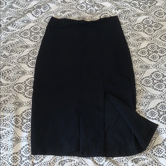 Black pencil skirt. - Picture 1 of 2